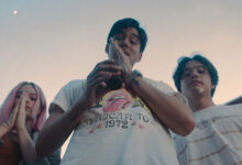 สาธุ ภาพยนตร์ไทยกับการตีแผ่ธุรกิจวงการผ้าเหลือง