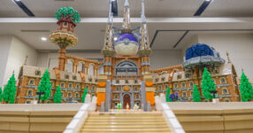 Naranja Academy งานอลังการด้วยตัวต่อจาก LEGO