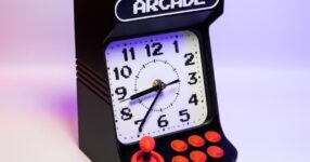 สุดคลาสสิค นาฬิการูปแบบย้อนยุคในสไตล์ตู้เกม Arcade