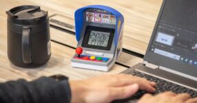 เอาใจเกมเมอร์ เครื่องวัดอุณหภูมิและความชื้นสัมพัทธ์สไตล์เกมตู้ NEOGEO