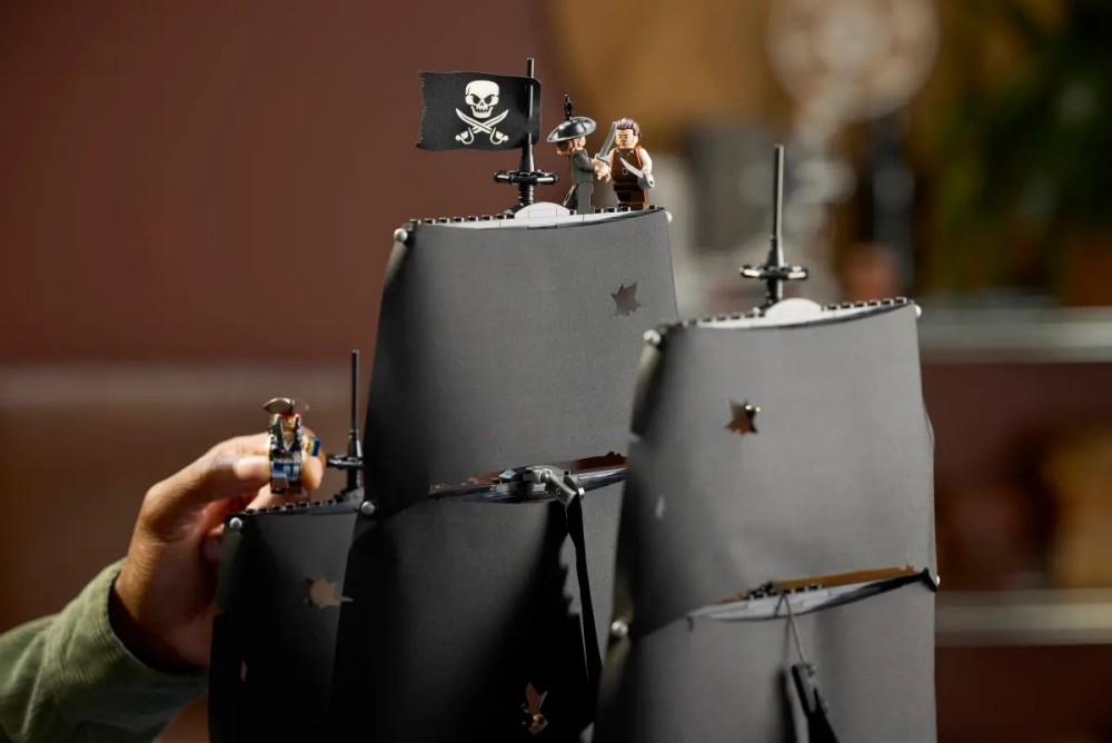 LEGO ปล่อย Black Pearl เรือโจรสลัดในตำนานที่กลับมาโลดแล่นอีกครั้ง 9 LEGO ปล่อย Black Pearl เรือโจรสลัดในตำนานที่กลับมาโลดแล่นอีกครั้ง