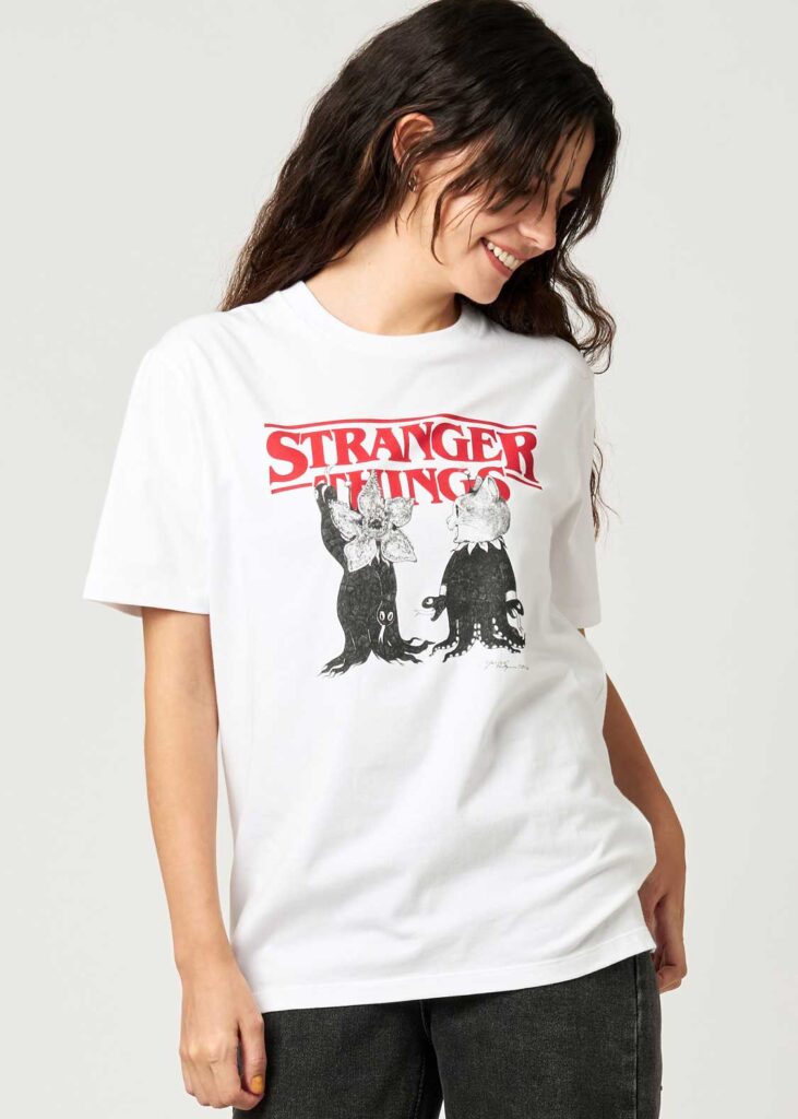 เตรียมต้อนรับการฉายส่งท้ายซีซั่นด้วยเสื้อผ้าคอลเลคชั่นใหม่ Stranger Things 25 Stranger Things