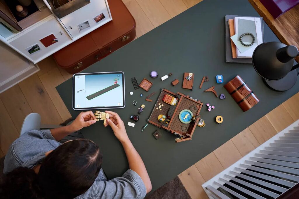 LEGO Thing’s Apartment ห้องลับของ “มือเพื่อนรัก” จาก Wednesday