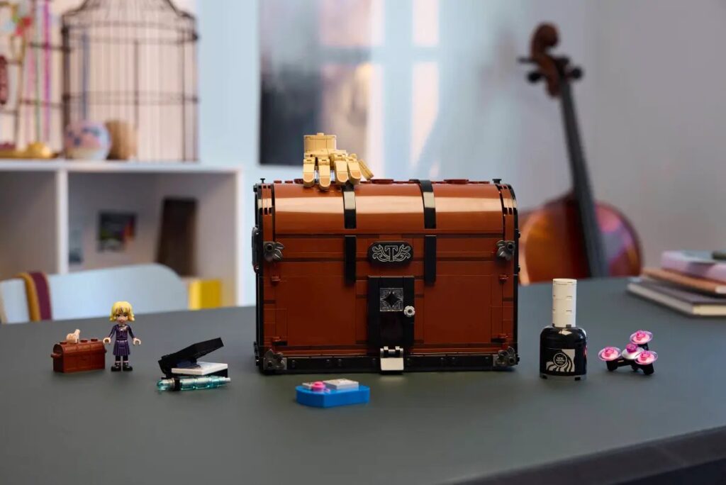 LEGO Thing’s Apartment ห้องลับของ “มือเพื่อนรัก” จาก Wednesday
