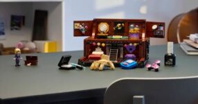 LEGO Thing’s Apartment ห้องลับของ “มือเพื่อนรัก” จาก Wednesday