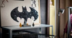 LEGO Batman Logo สัญลักษณ์แห่งอัศวินรัตติกาลที่คุณต่อขึ้นเองได้!