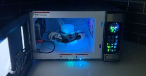 แหวกไปอีก ! เมื่อ Modder ดัดแปลงไมโครเวฟเป็นเครื่อง PC สำหรับเล่นเกม