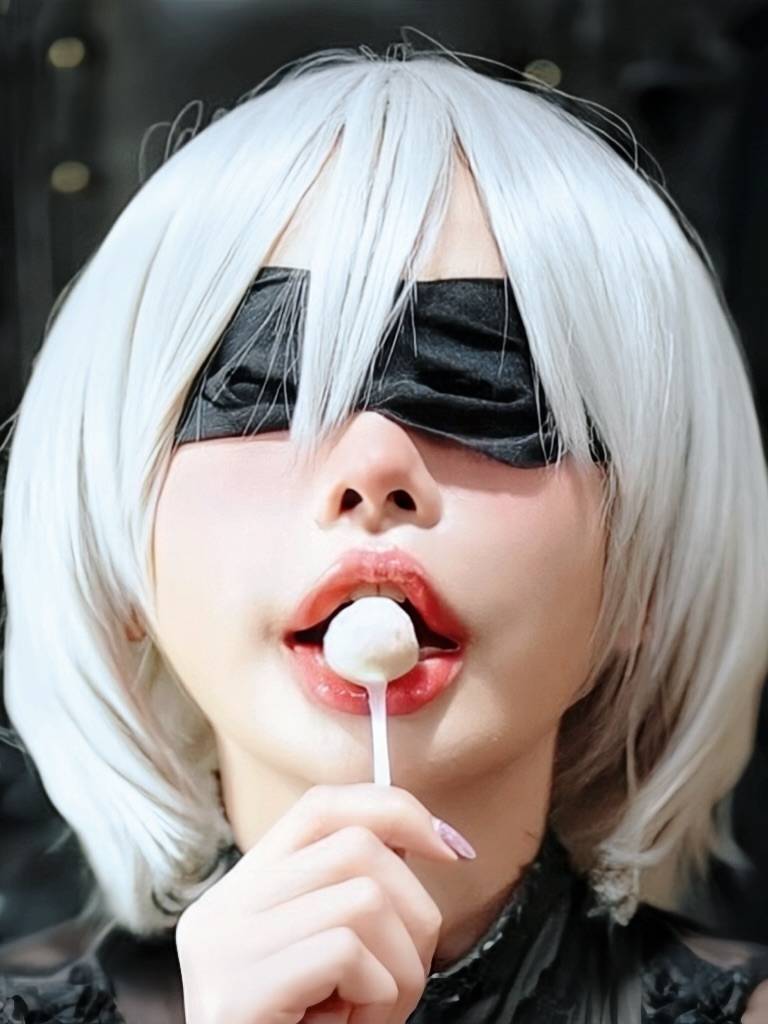 NoNieR กับโนเกียในชุดคอสเพลย์ 2B จาก NieR: Automata