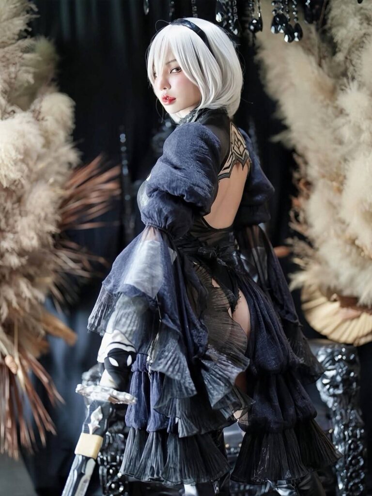 NoNieR กับโนเกียในชุดคอสเพลย์ 2B จาก NieR: Automata