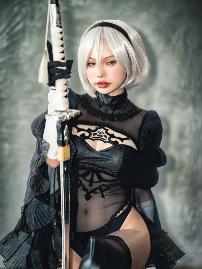 NoNieR กับโนเกียในชุดคอสเพลย์ 2B จาก NieR: Automata
