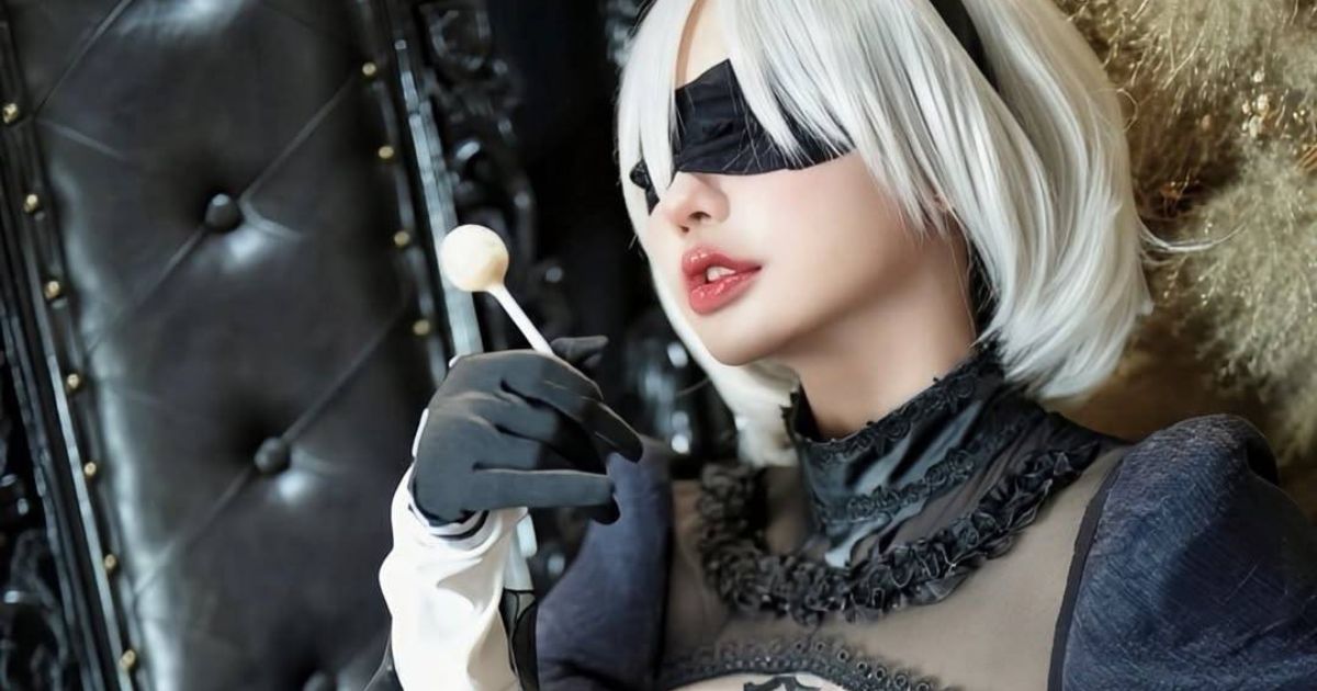 NoNieR กับโนเกียในชุดคอสเพลย์ 2B จาก NieR: Automata