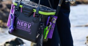 แฟนอนิเมะสายเย่อโดนสักชุดไหมกับอุปกรณ์ตกปลาจาก Evangelion