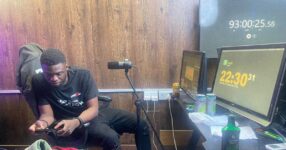 Guinness World Records บันทึกสถิติเกมเมอร์เล่นเกมมือถือนานที่สุดในโลก