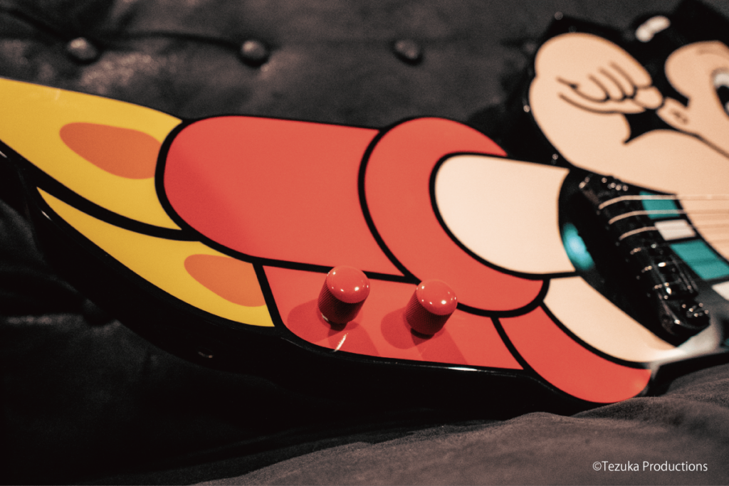 งานคัสตอมที่ดีงาม กีตาร์ที่ออกแบบเป็นทรงตัวละครในอนิเมะสุดคลาสสิคอย่าง Astro Boy 4 Astro Boy