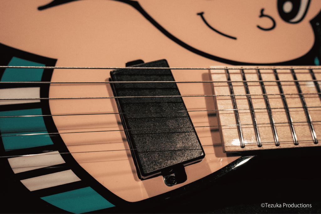 งานคัสตอมที่ดีงาม กีตาร์ที่ออกแบบเป็นทรงตัวละครในอนิเมะสุดคลาสสิคอย่าง Astro Boy 5 Astro Boy