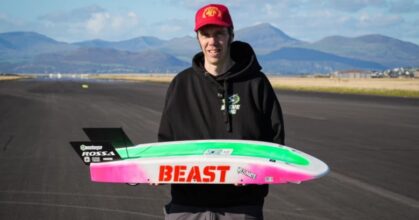 แรงไปอีก วิศวกรดัดแปลง Drone ให้กลายเป็นสุดยอดรถบังคับวิทยุที่เร็วที่สุดในโลก