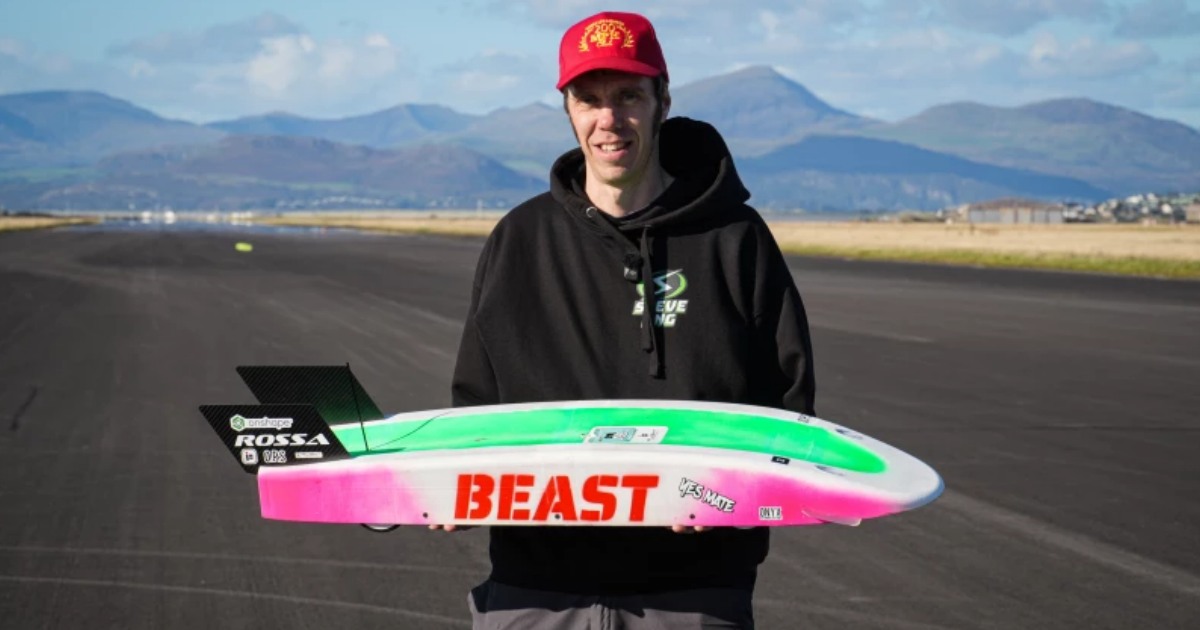 แรงไปอีก วิศวกรดัดแปลง Drone ให้กลายเป็นสุดยอดรถบังคับวิทยุที่เร็วที่สุดในโลก