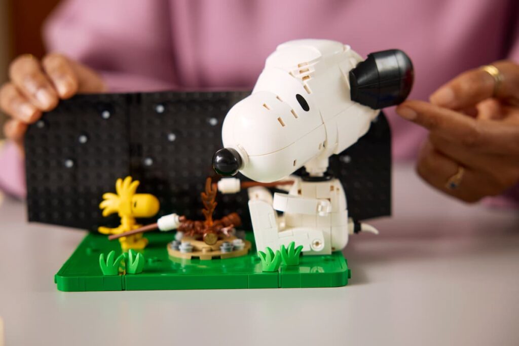 LEGO เปิดตัว Snoopy’s Doghouse ฉลอง 75 ปี Peanuts เซ็ตสะสมที่แฟนสนูปี้ไม่ควรพลาด 5 LEGO เปิดตัว Snoopy’s Doghouse ฉลอง 75 ปี Peanuts เซ็ตสะสมที่แฟนสนูปี้ไม่ควรพลาด