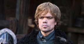 ประโยคเดียวในตอนแรกของ Game of Thrones ที่อธิบายทั้งซีรีส์