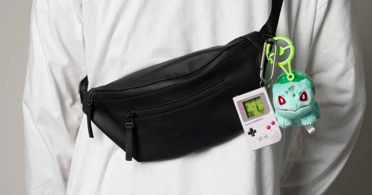 เครื่องเล่นเพลงพกพาที่มาพร้อมกับเสียงดนตรีประกอบจากเกม Pokemon ในสไตล์เครื่องเกมพกพาสุดฮิต