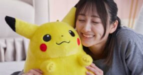 ขายดีจนต้องกลับมาขายอีกครั้งกับตุ๊กตาผ้า Pikachu จาก Pokemon