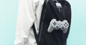 งู้ย! อยากได้! กระเป๋าใส่ของจำลองจอย DUALSHOCK ของ Playstation