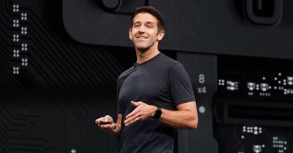 Apple เปลี่ยนแม่ทัพ! John Ternus ขึ้นแท่น CEO แทน Tim Cook