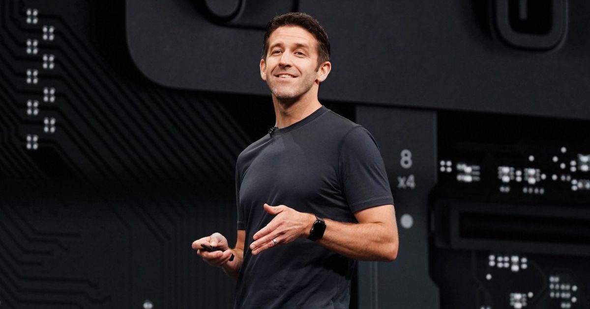 Apple เปลี่ยนแม่ทัพ! John Ternus ขึ้นแท่น CEO แทน Tim Cook