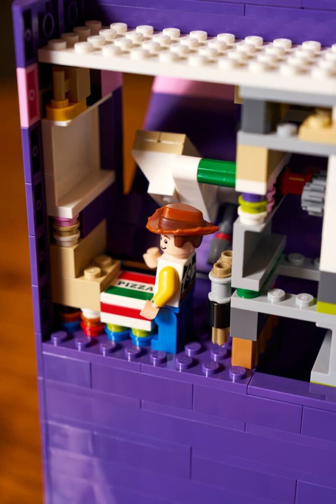 LEGO จับเจ้าหมาสปริงจาก Toy Story ให้กลายเป็นที่คั่นหนังสือสุดน่ารัก