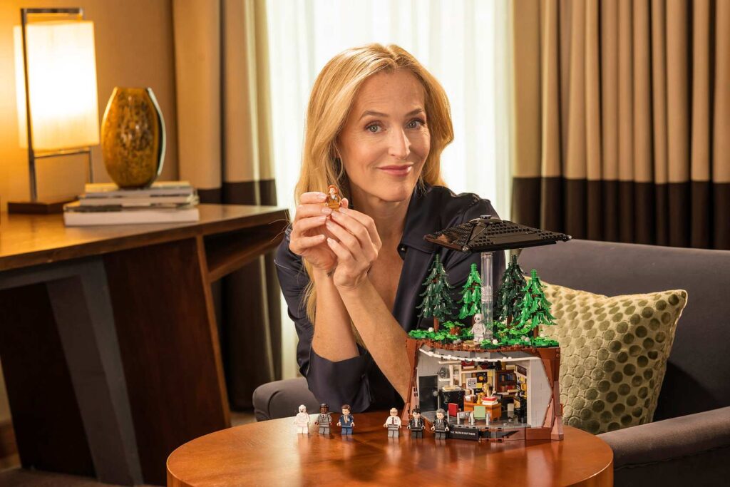 จิลเลียน แอนเดอร์สัน กลับมารับบท สคัลลี่ ในโฆษณา LEGO The X-Files