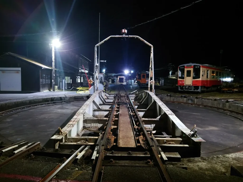 สถานีรถไฟเท็นริว-ฟุตามาตะ ในญี่ปุ่นจะเปลี่ยนเป็น หมู่บ้านที่สาม ใน Evangelion อีกครั้ง 4 Evangelion