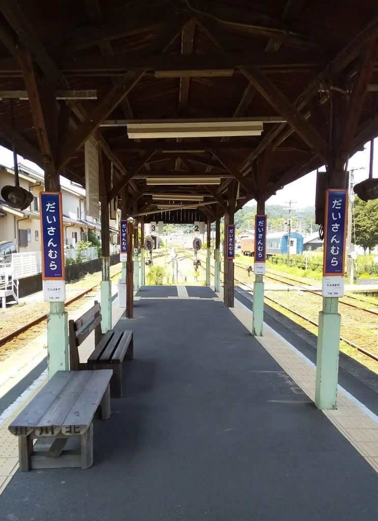 สถานีรถไฟเท็นริว-ฟุตามาตะ ในญี่ปุ่นจะเปลี่ยนเป็น หมู่บ้านที่สาม ใน Evangelion อีกครั้ง 3 Evangelion