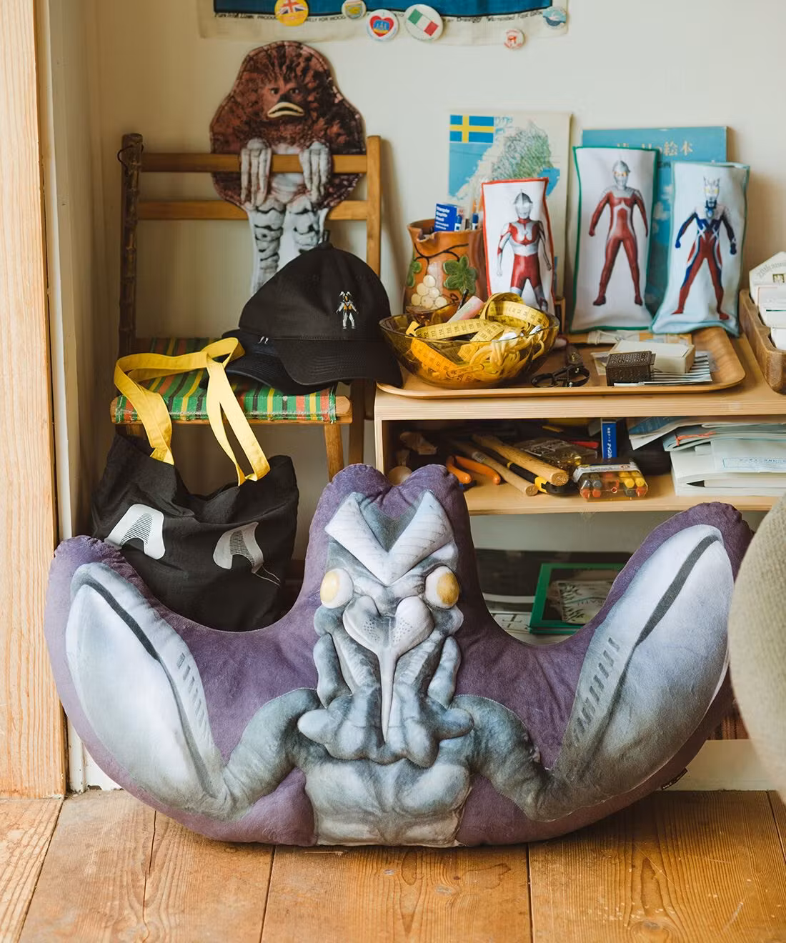 น่าหนุนนอนหมอนอิงไดคัทจากซีรีส์ ULTRAMAN 4 ULTRAMAN