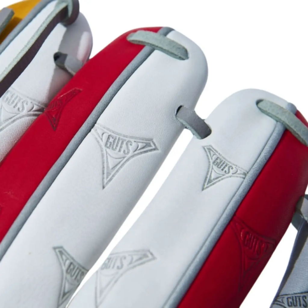 ถุงมือเบสบอล Ultraman Tiga ใส่แล้วพร้อมเป็นแสง!