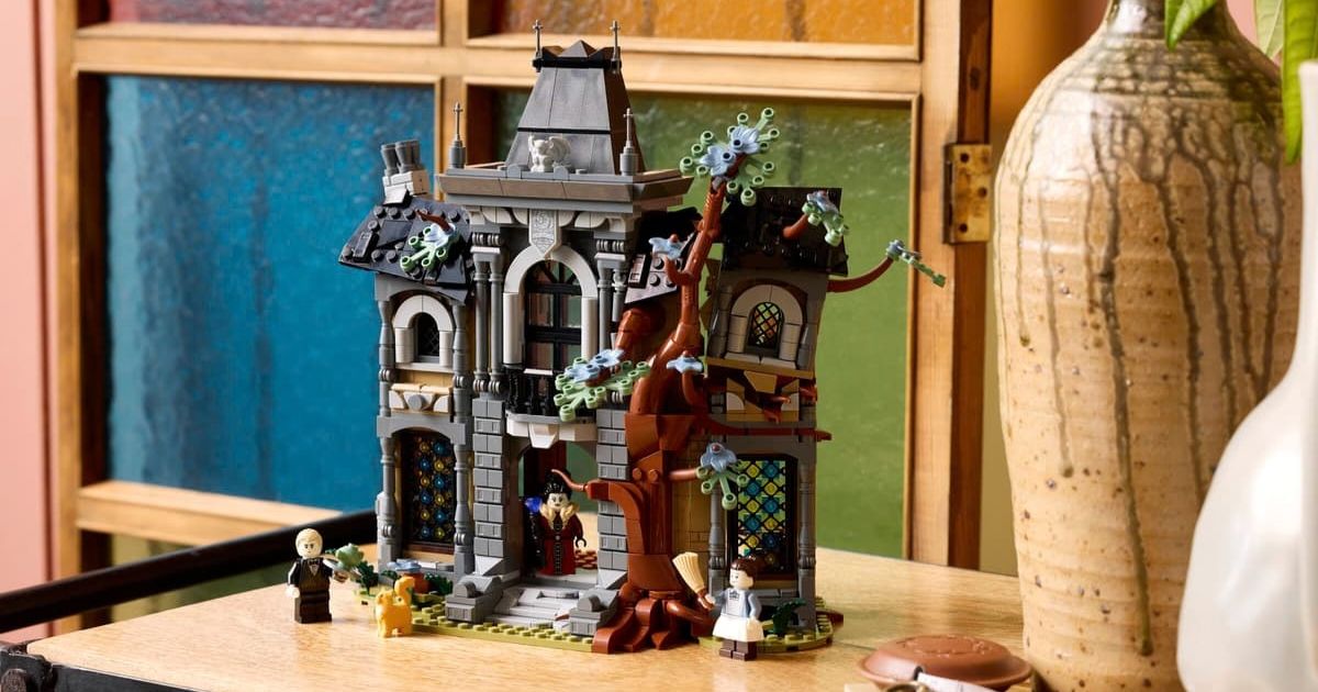 LEGO เปิดคฤหาสน์นายกเทศมนตรี บ้านเอียงและฟิกเกอร์เรืองแสงได้