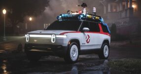 Rivian แปลงรถไฟฟ้าเป็นรถ Ghostbusters รับฮาโลวีน!
