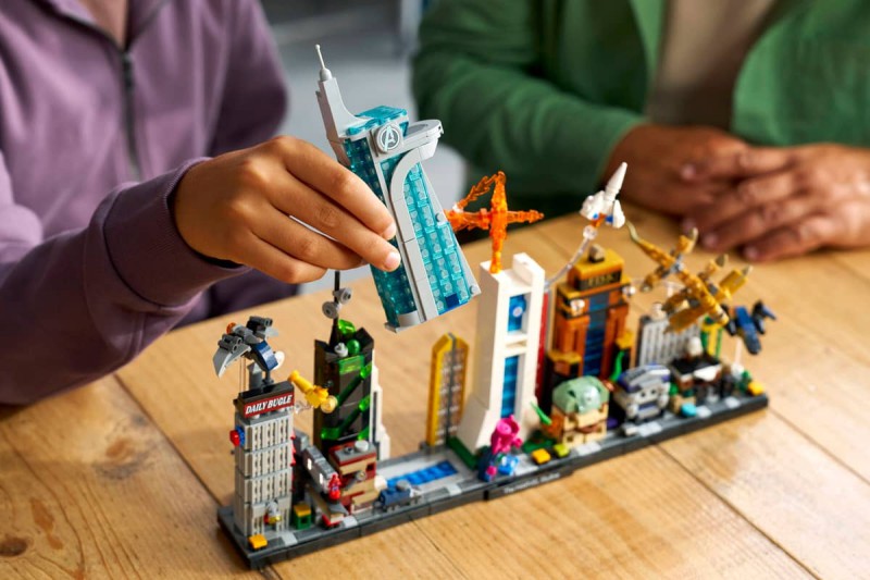 The Marvel Skyline เมื่อ LEGO ย่อทั้งเมืองรวมฮีโร่ไว้บนชั้นวางเดียวกัน!