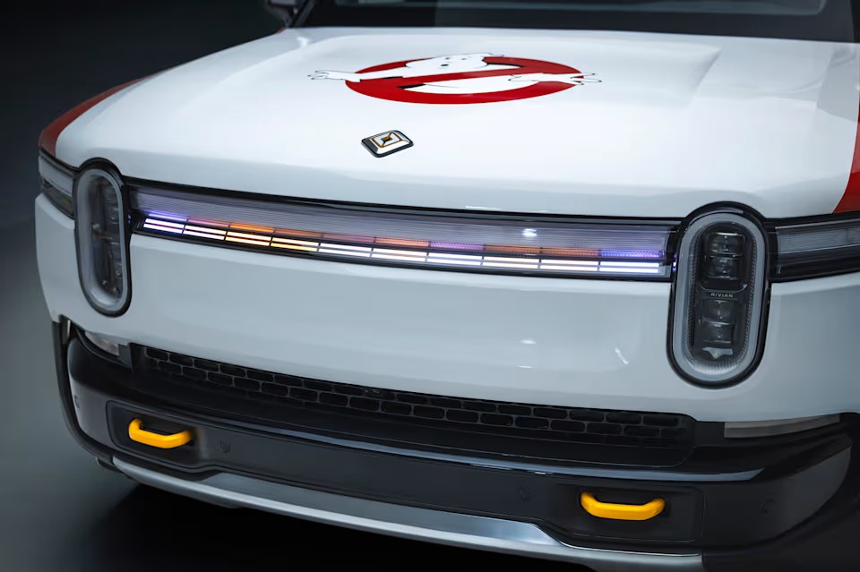 Rivian แปลงรถไฟฟ้าเป็นรถ Ghostbusters รับฮาโลวีน!